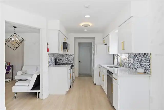 Listing Photo 16