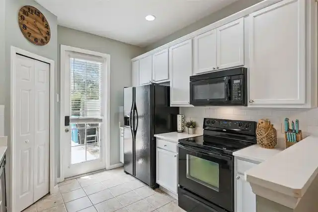 Listing Photo 12