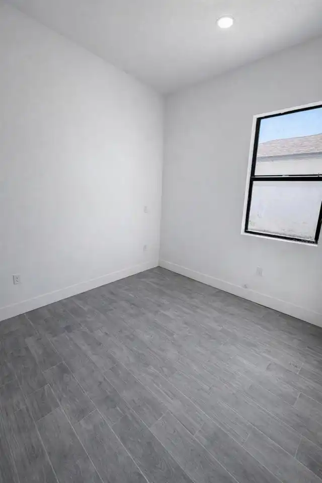 Listing Photo 9
