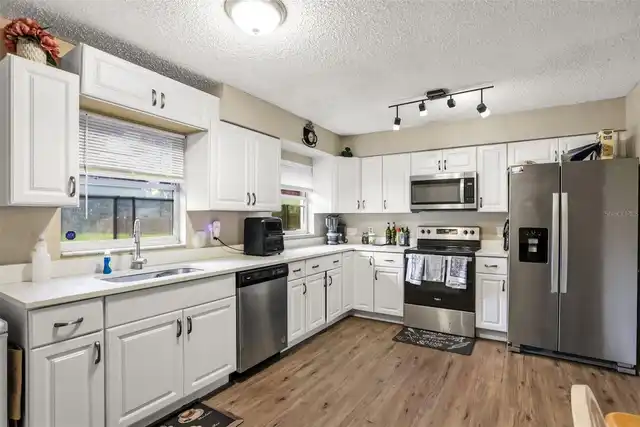 Listing Photo 10