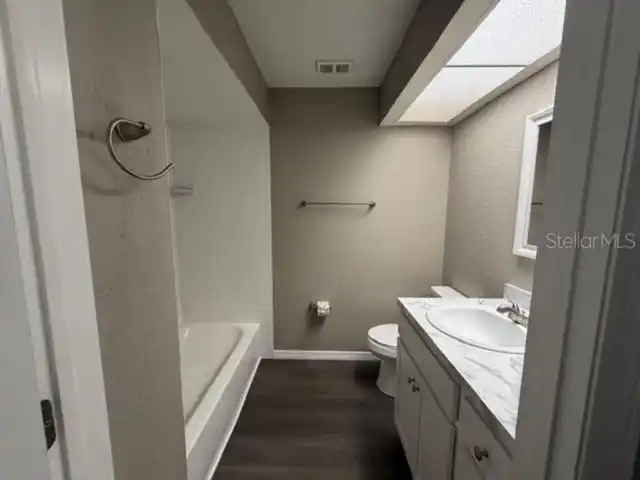 Listing Photo 12