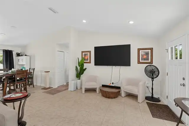 Listing Photo 14