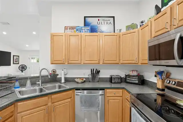 Listing Photo 17