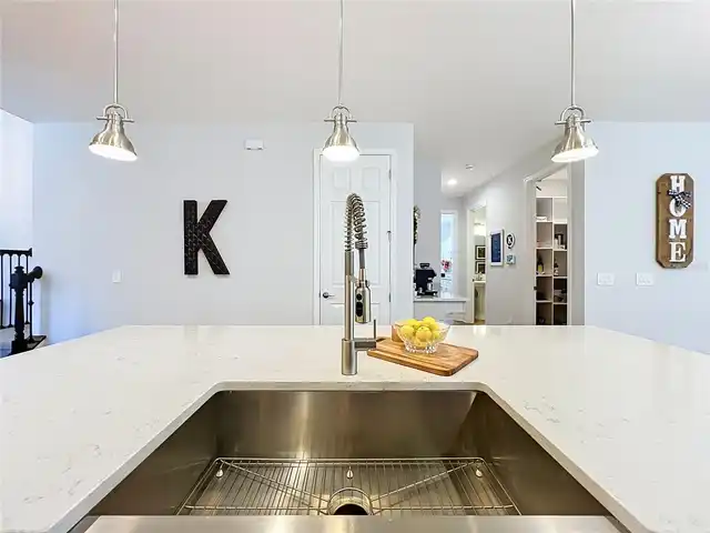 Listing Photo 8