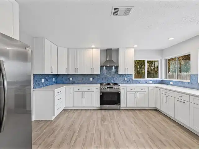 Listing Photo 8