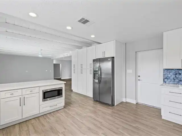Listing Photo 12