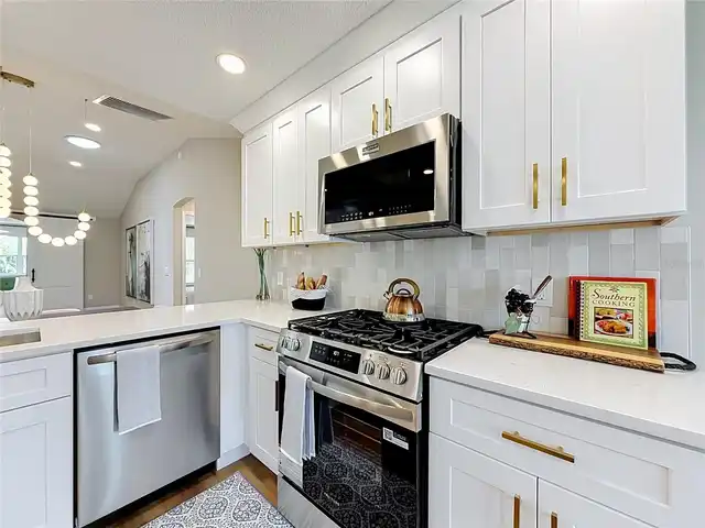 Listing Photo 12