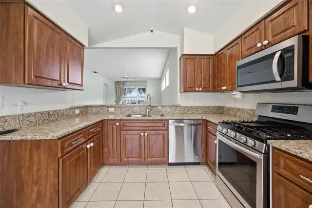 Listing Photo 7