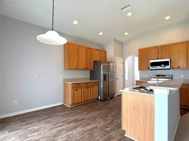 Listing Photo 6