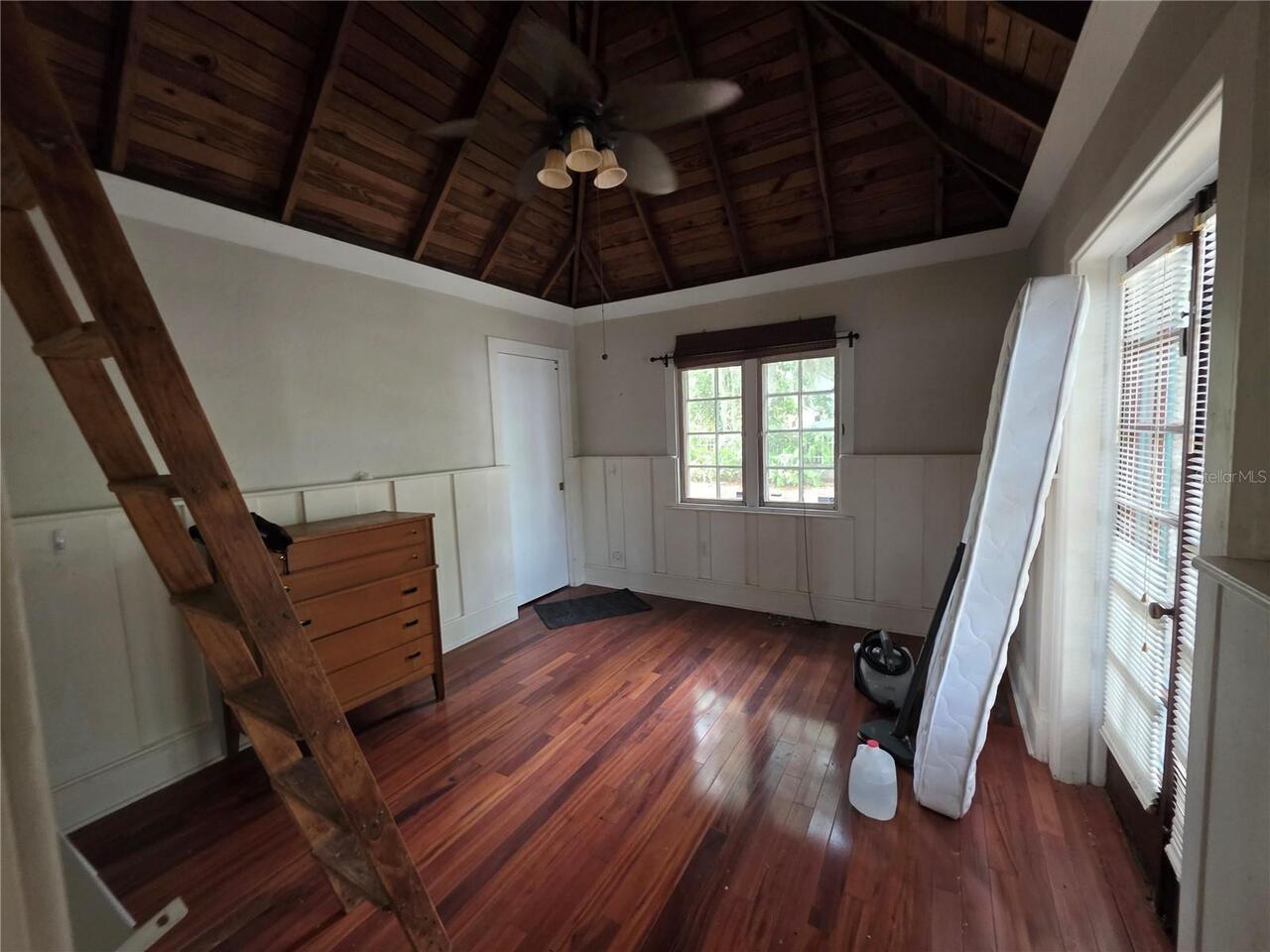Listing Photo 8