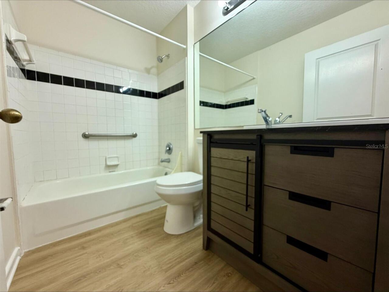 Listing Photo 11