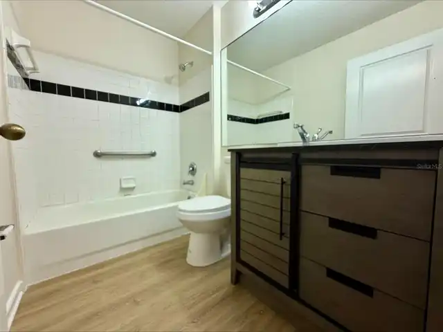 Listing Photo 11