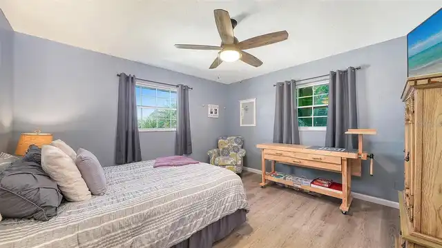 Listing Photo 12