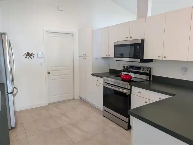 Listing Photo 10