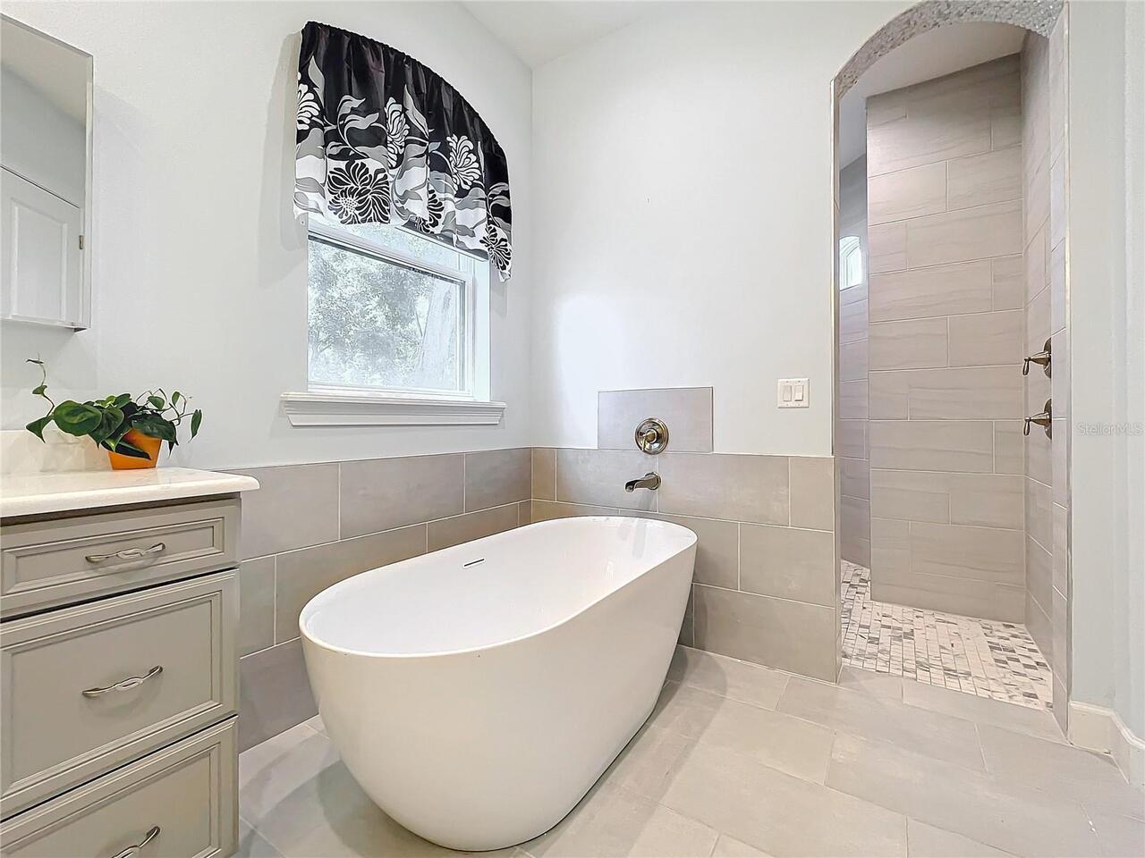 Listing Photo 38