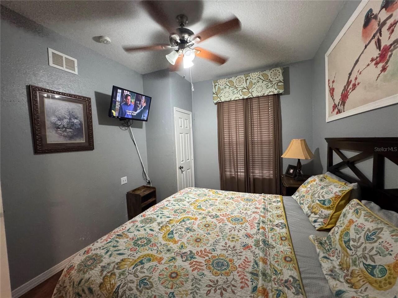 Listing Photo 12