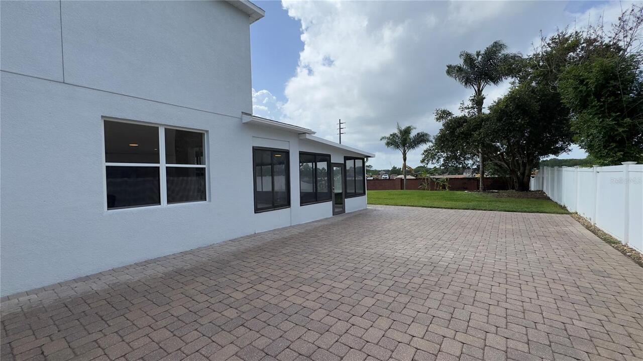 Listing Photo 10