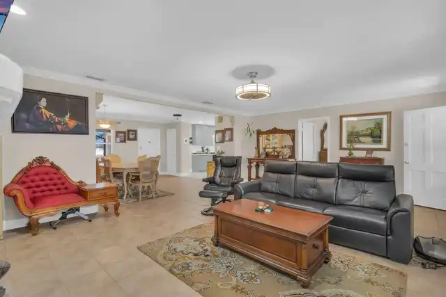 Listing Photo 17