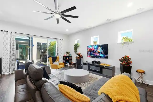 Listing Photo 12