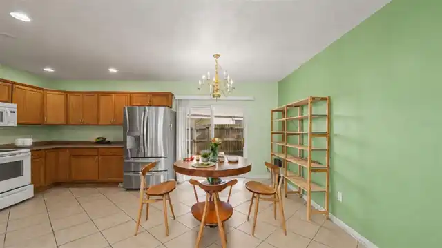 Listing Photo 9
