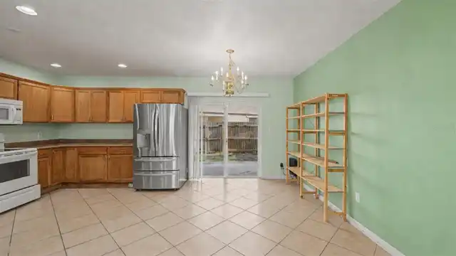 Listing Photo 11