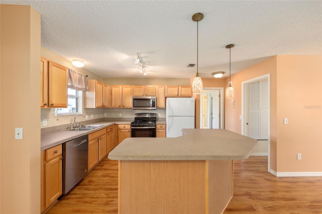 Listing Photo 12