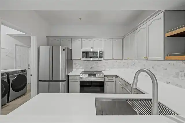 Listing Photo 10