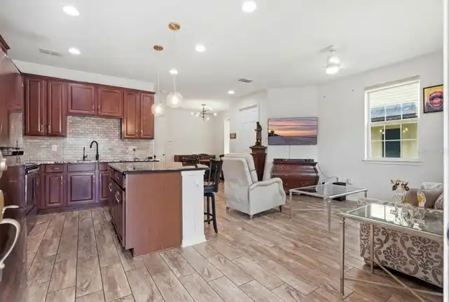 Listing Photo 8