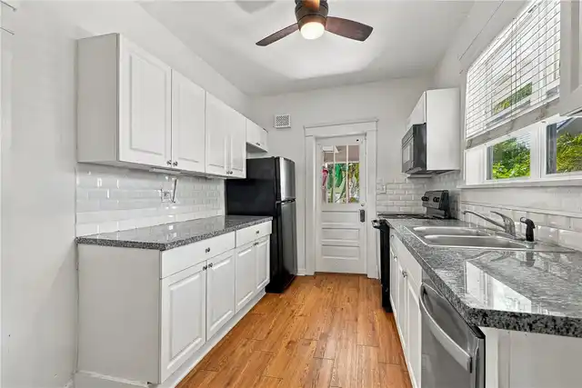 Listing Photo 8