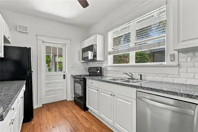 Listing Photo 9