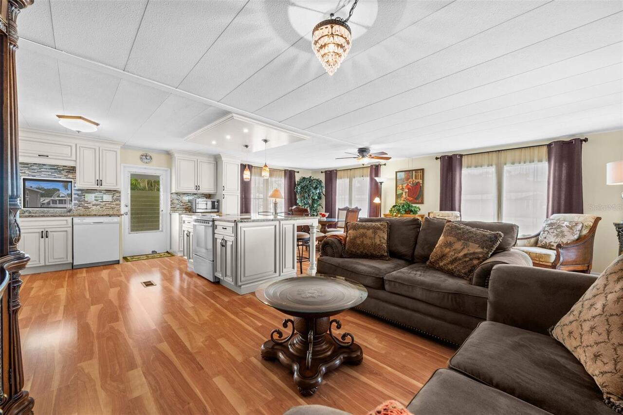 Listing Photo 11