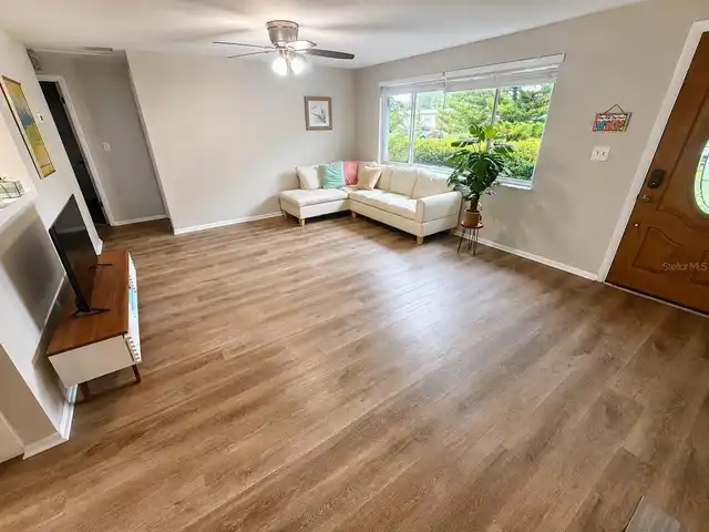 Listing Photo 11