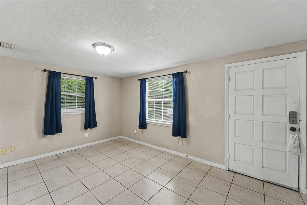 Listing Photo 9