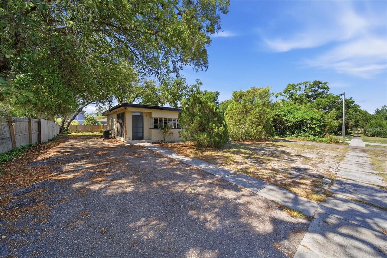 Listing Photo 11