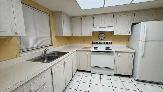 Listing Photo 11