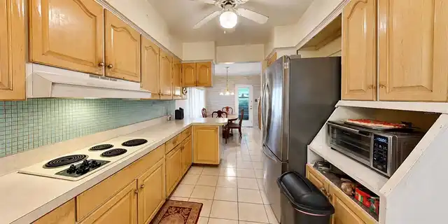 Listing Photo 10