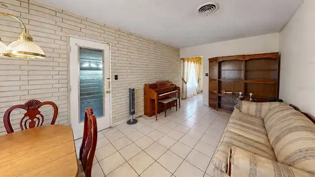 Listing Photo 12