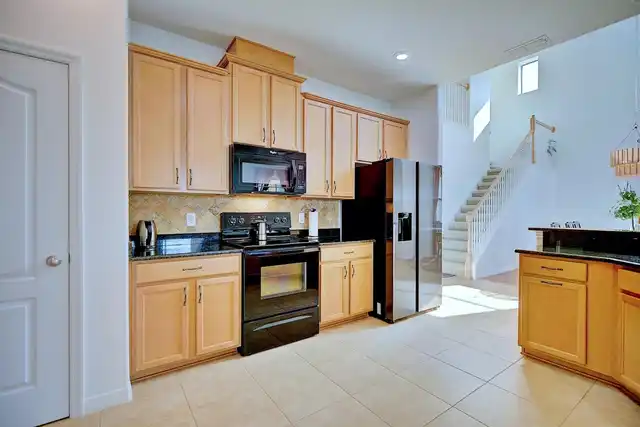 Listing Photo 12