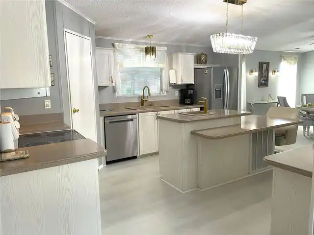 Listing Photo 12