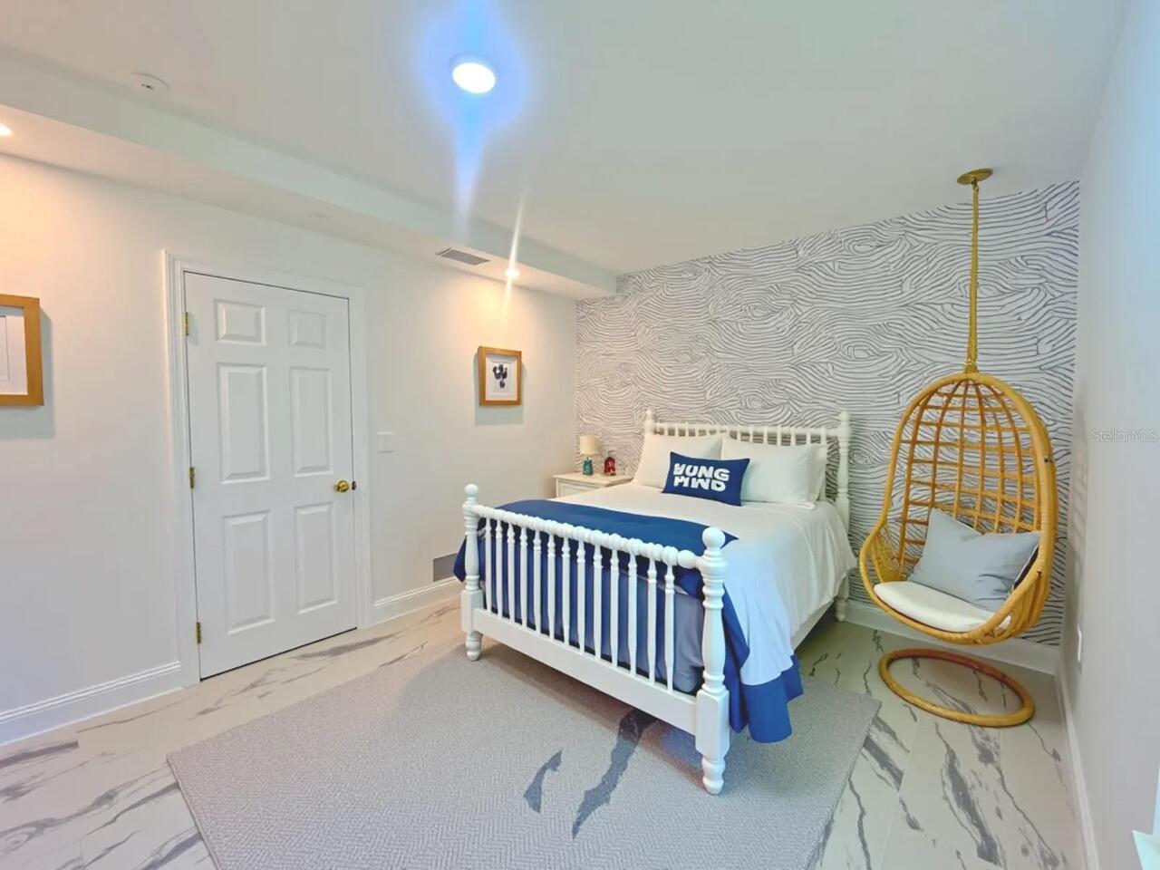 Listing Photo 12