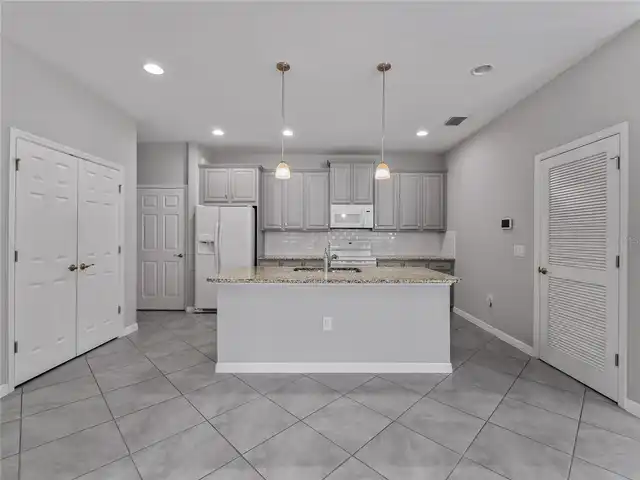 Listing Photo 12