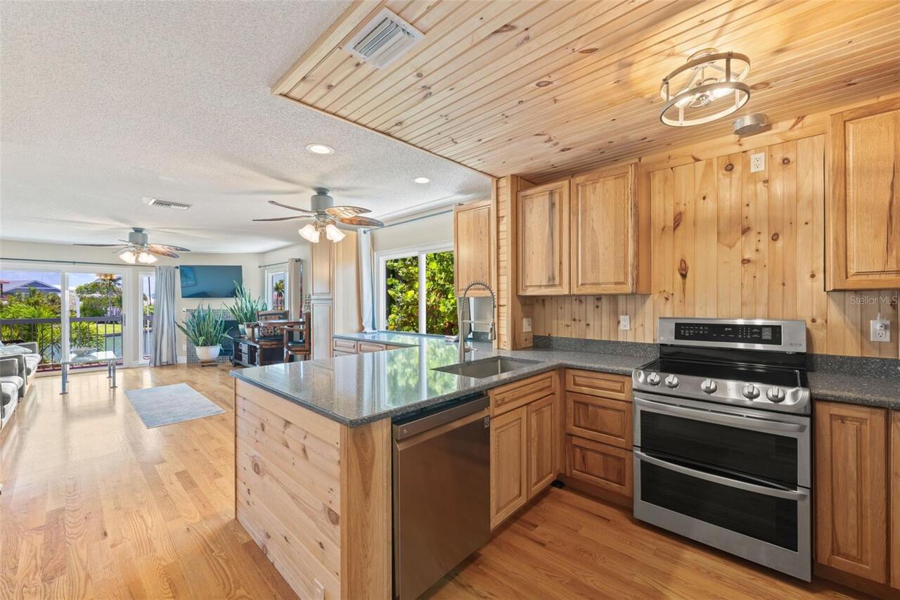 Listing Photo 11