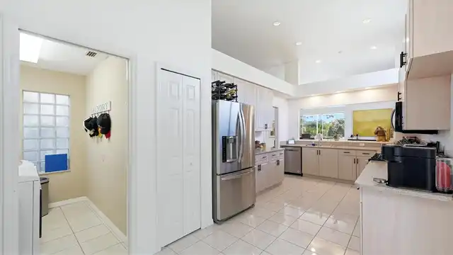 Listing Photo 9