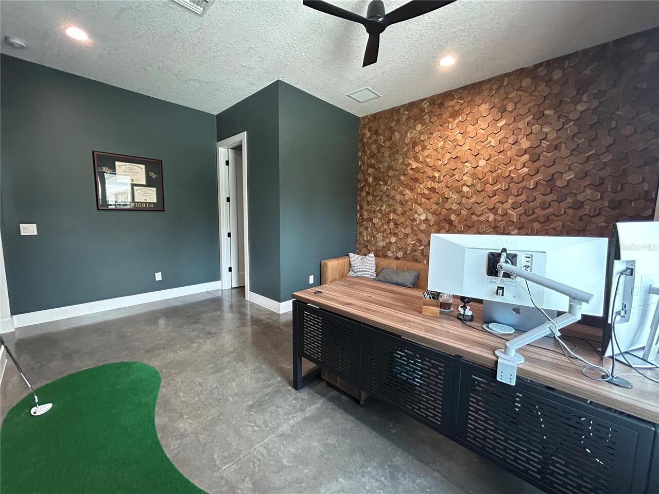Listing Photo 11