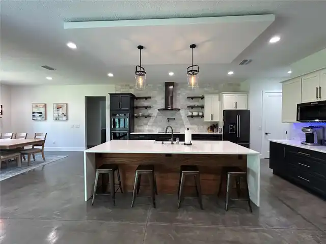 Listing Photo 6