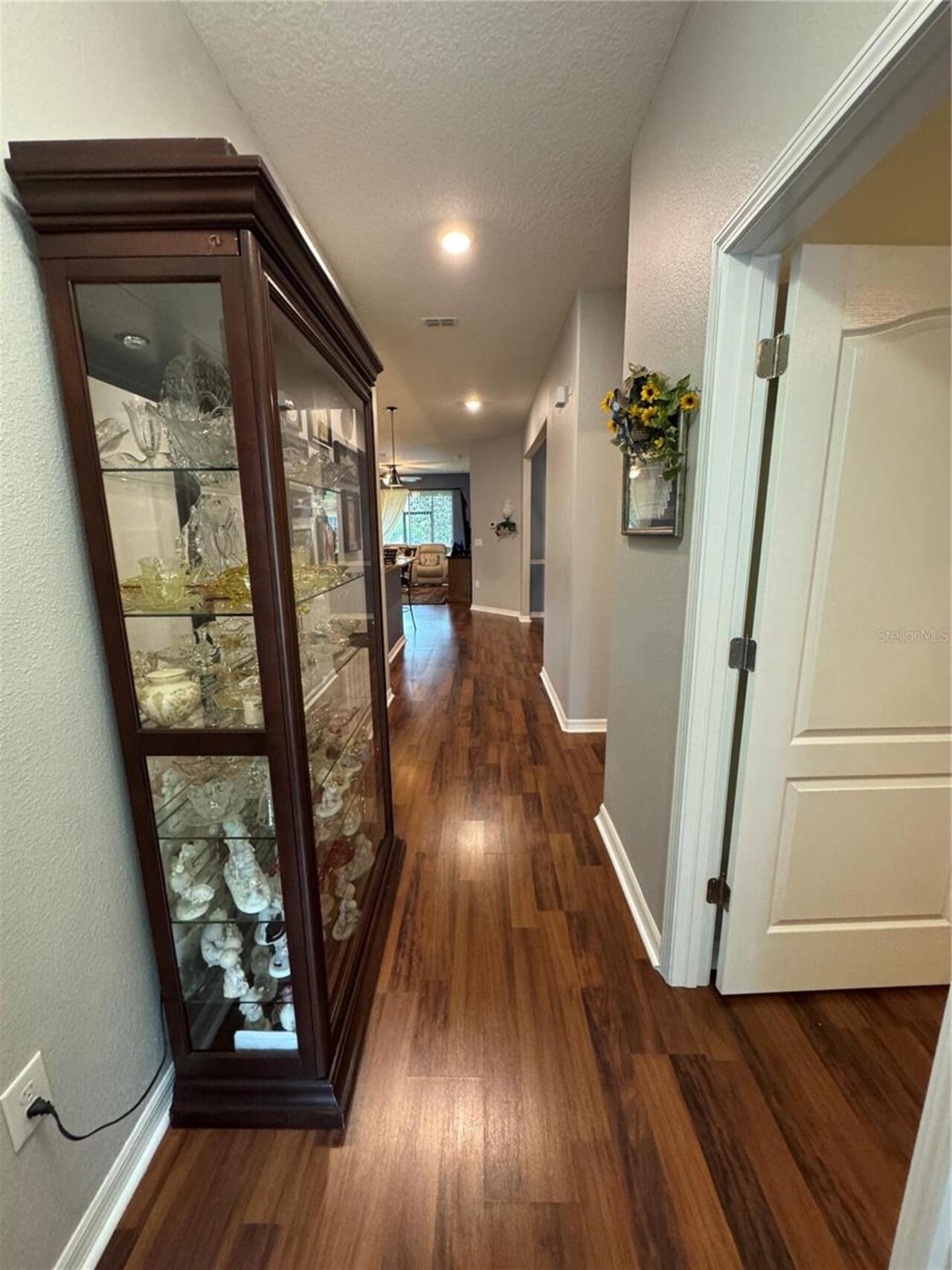 Listing Photo 8