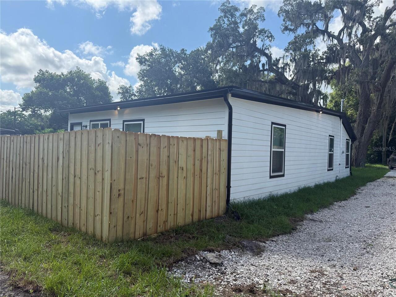 Listing Photo 11