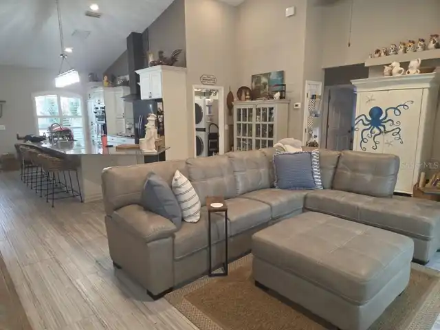 Listing Photo 12