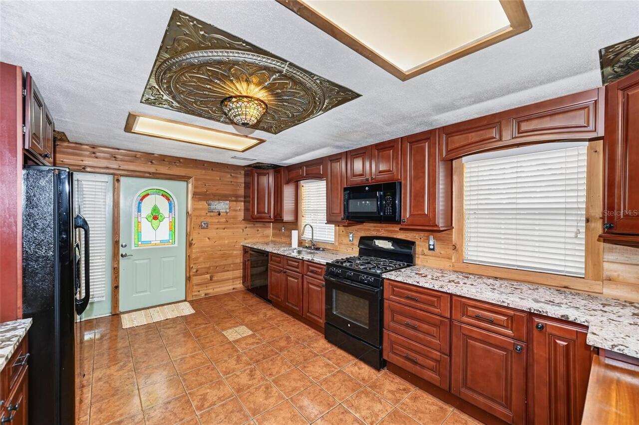 Listing Photo 16