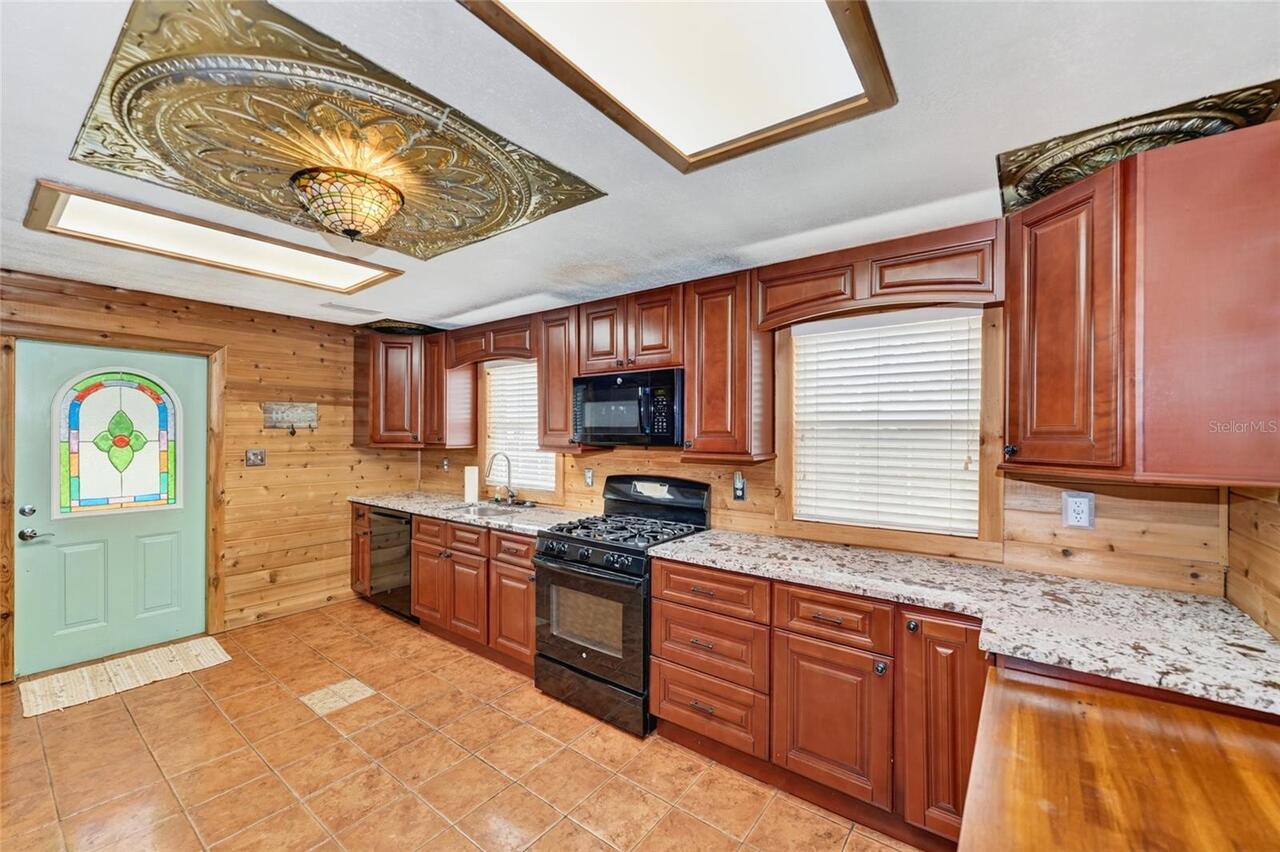 Listing Photo 18